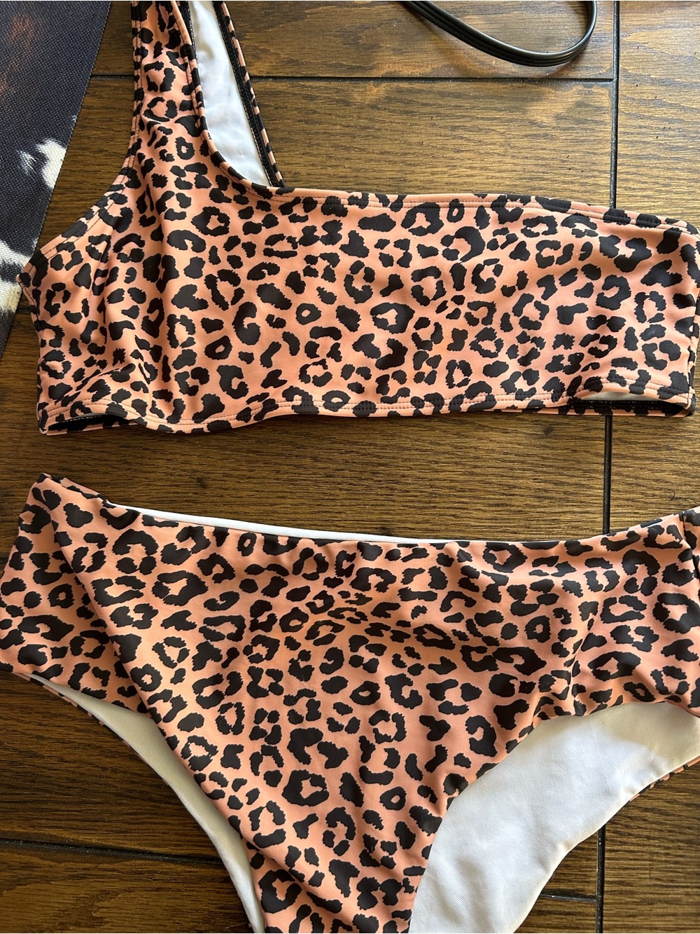 Cheetah bikini - Picture 2 of 3